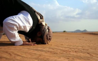 বিনয়ের সাথে ভদ্রভাবে চলা